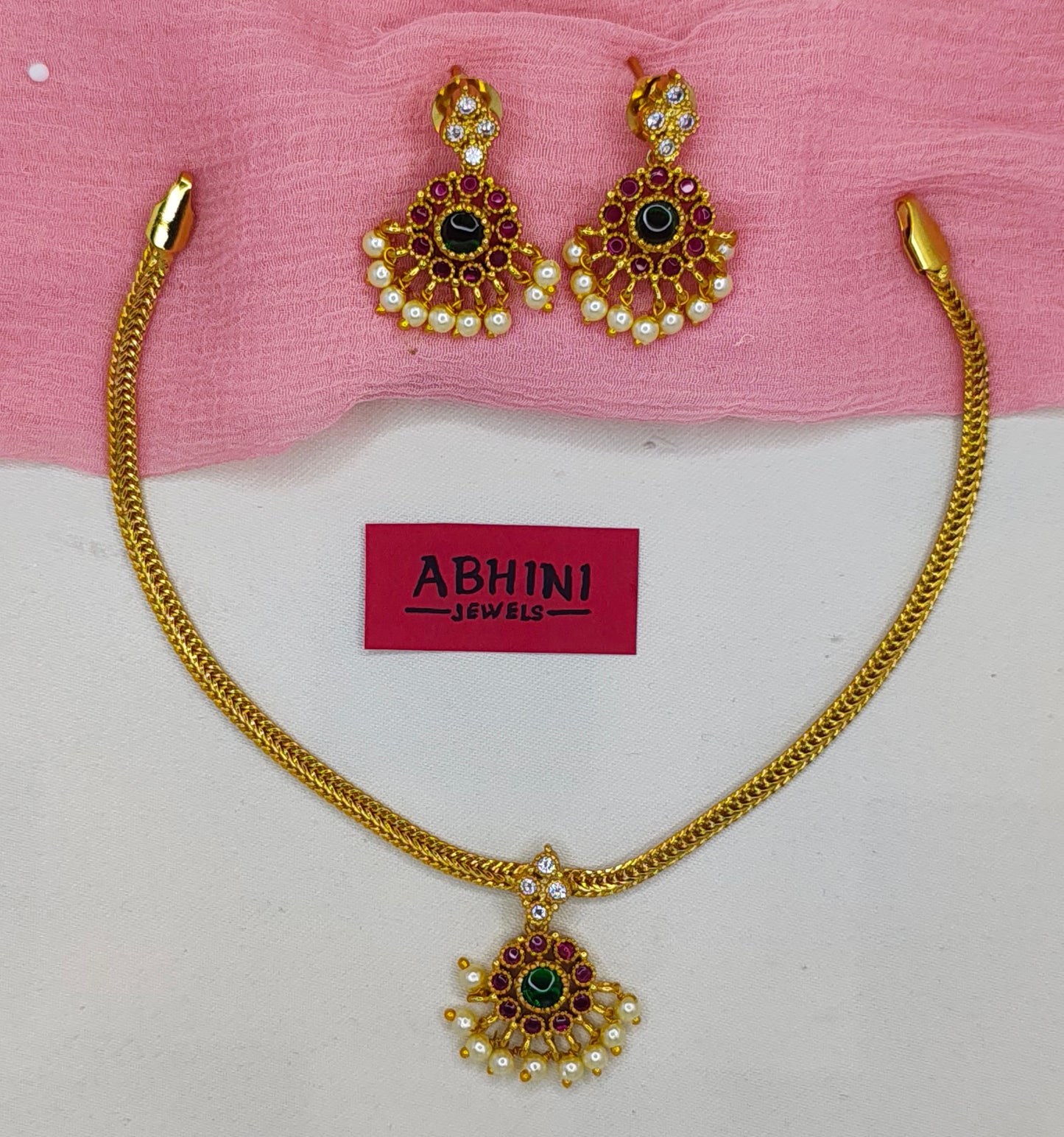 Attigai Short Necklace